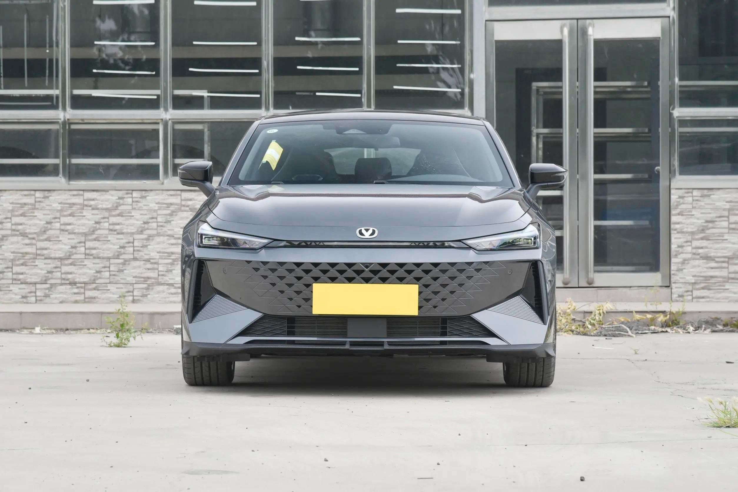Changan Uni-v vehicle photo 1