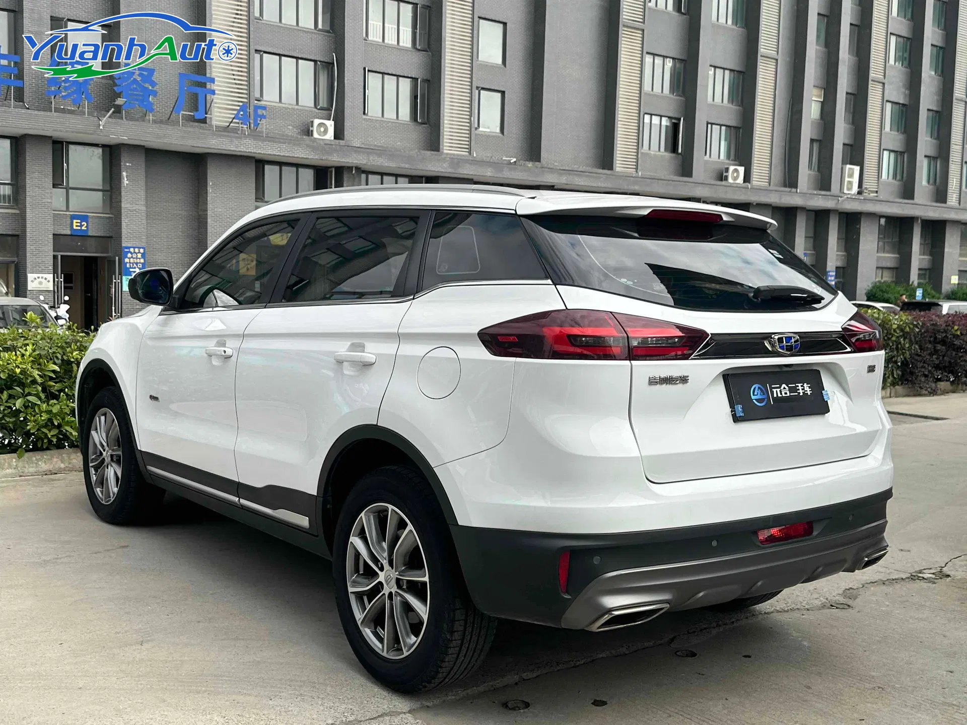 2018 Geely Atlas Petrol SUV — source image 13