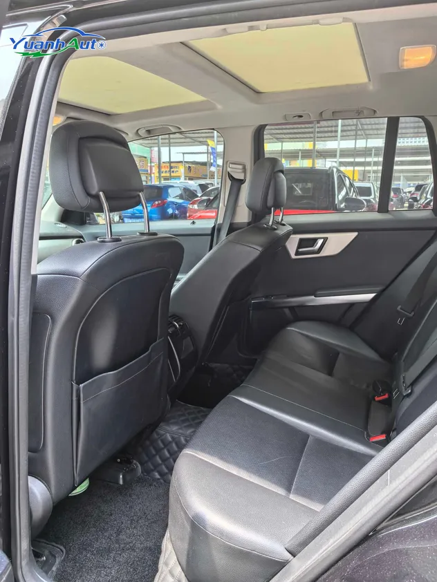 2013 Mercedes-Benz GLK 300 Petrol SUV — source image 19