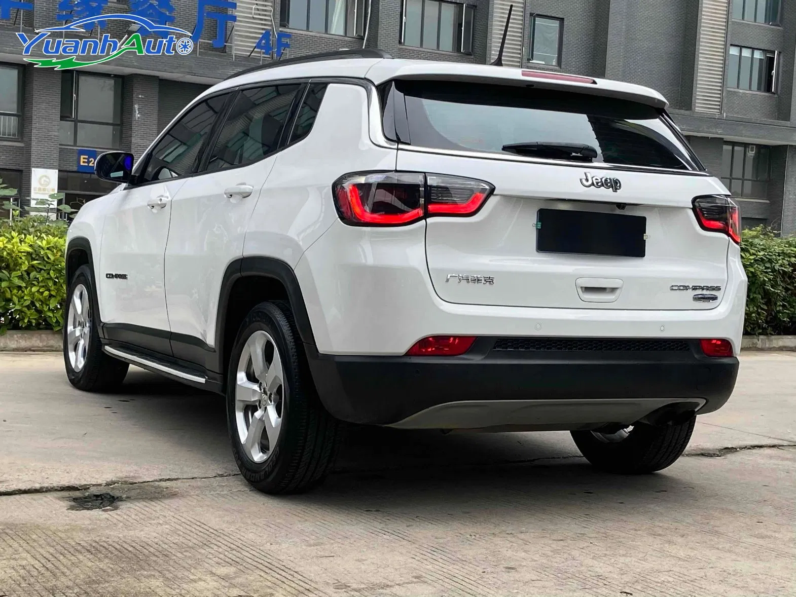 2017 Jeep Compass Petrol SUV — source image 4