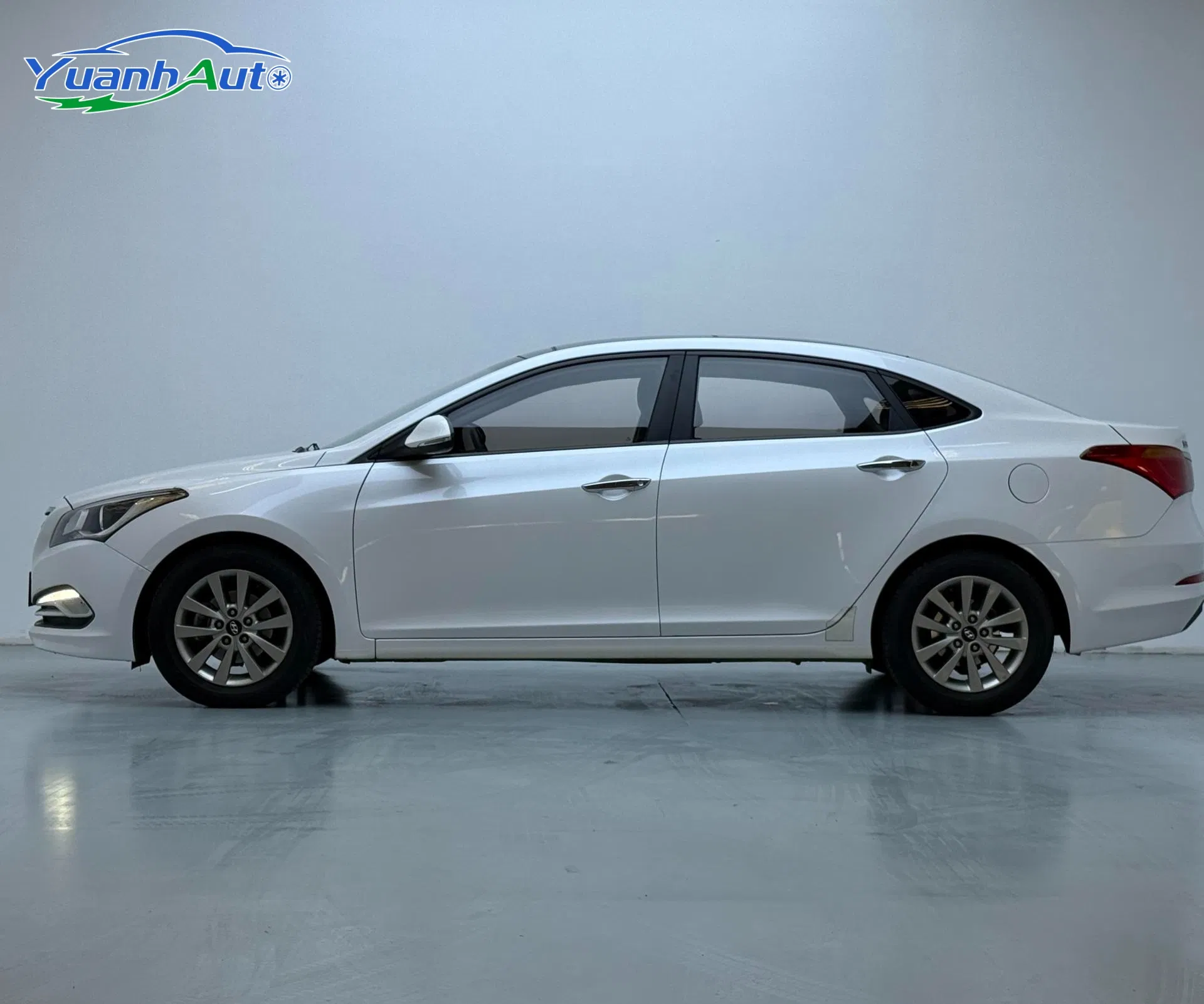 2016 Hyundai Mistra Petrol Sedan — source image 3