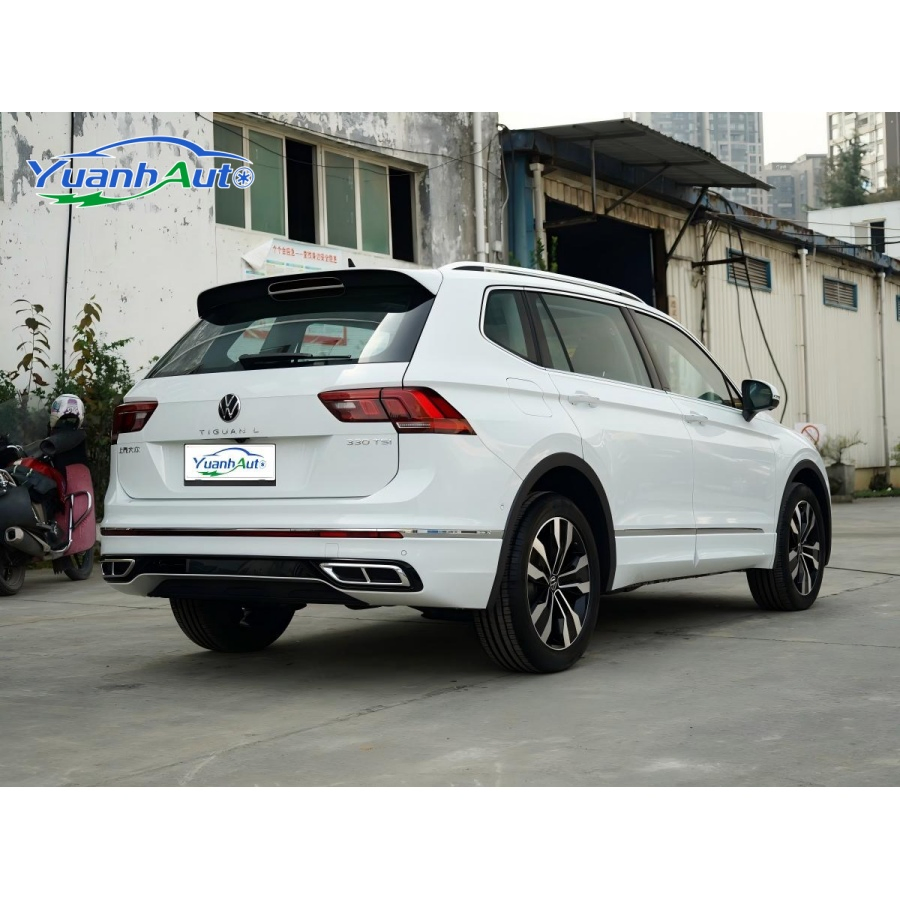 2024 Tiguan L vehicle photo 6