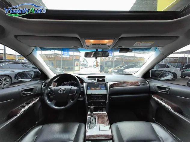 2016 Toyota Camry Petrol Sedan — source image 16