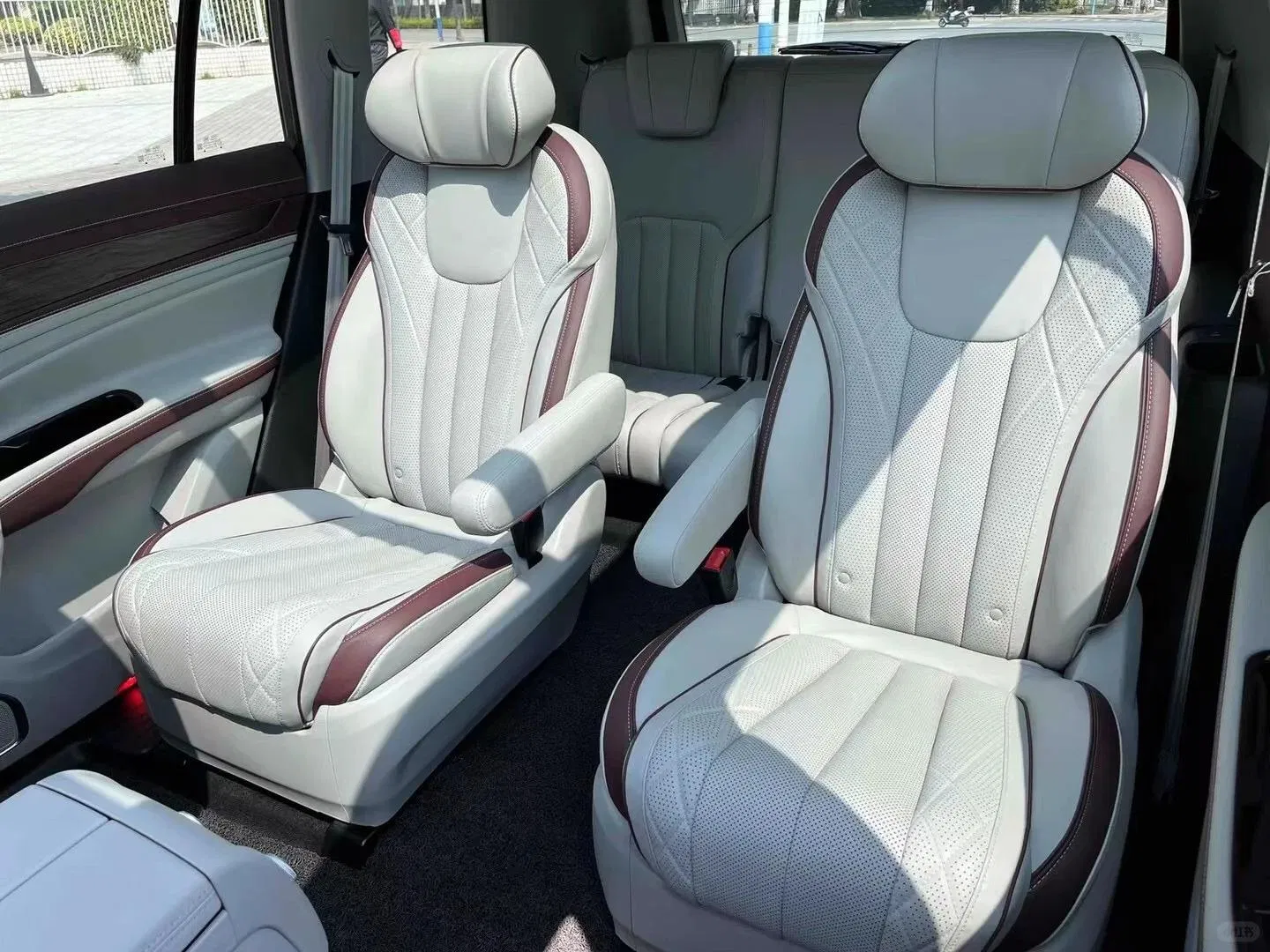 2021 Ford Equator Petrol SUV — source image 9