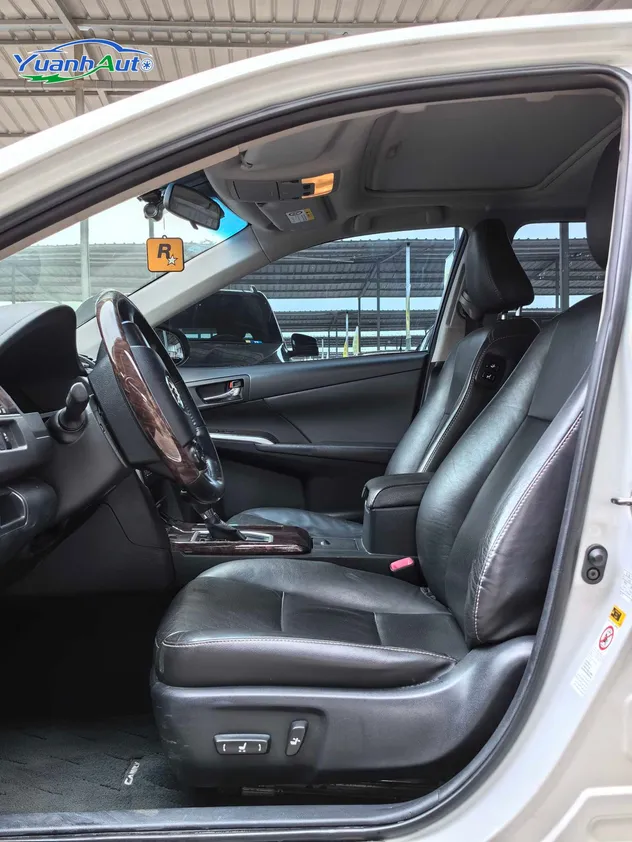 2016 Toyota Camry Petrol Sedan — source image 13