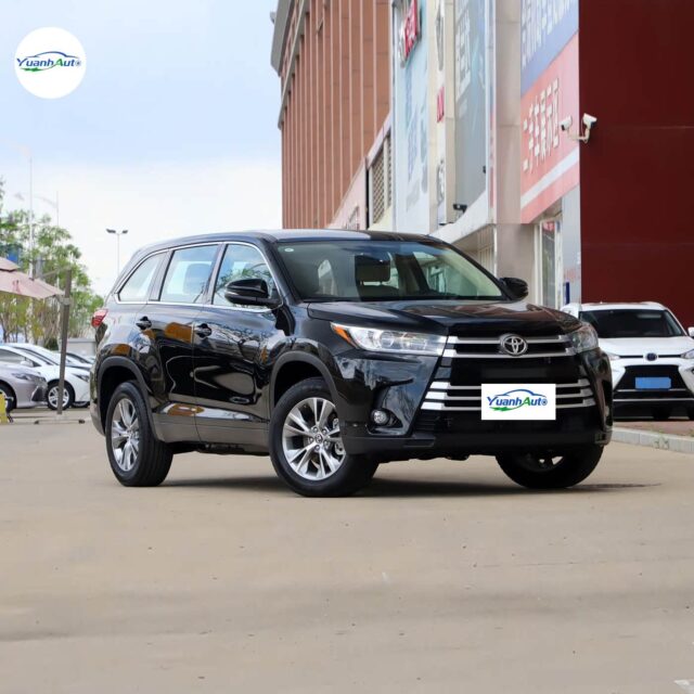 Toyota Highlander vehicle photo 1