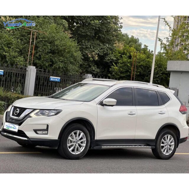 2020 Nissan X-Trail vehicle photo 1