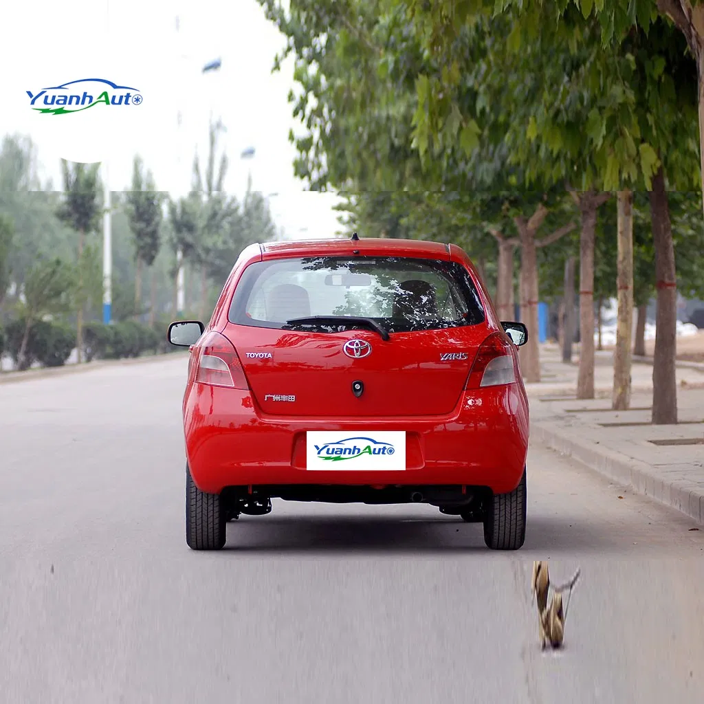 Toyota Yaris vehicle photo 6