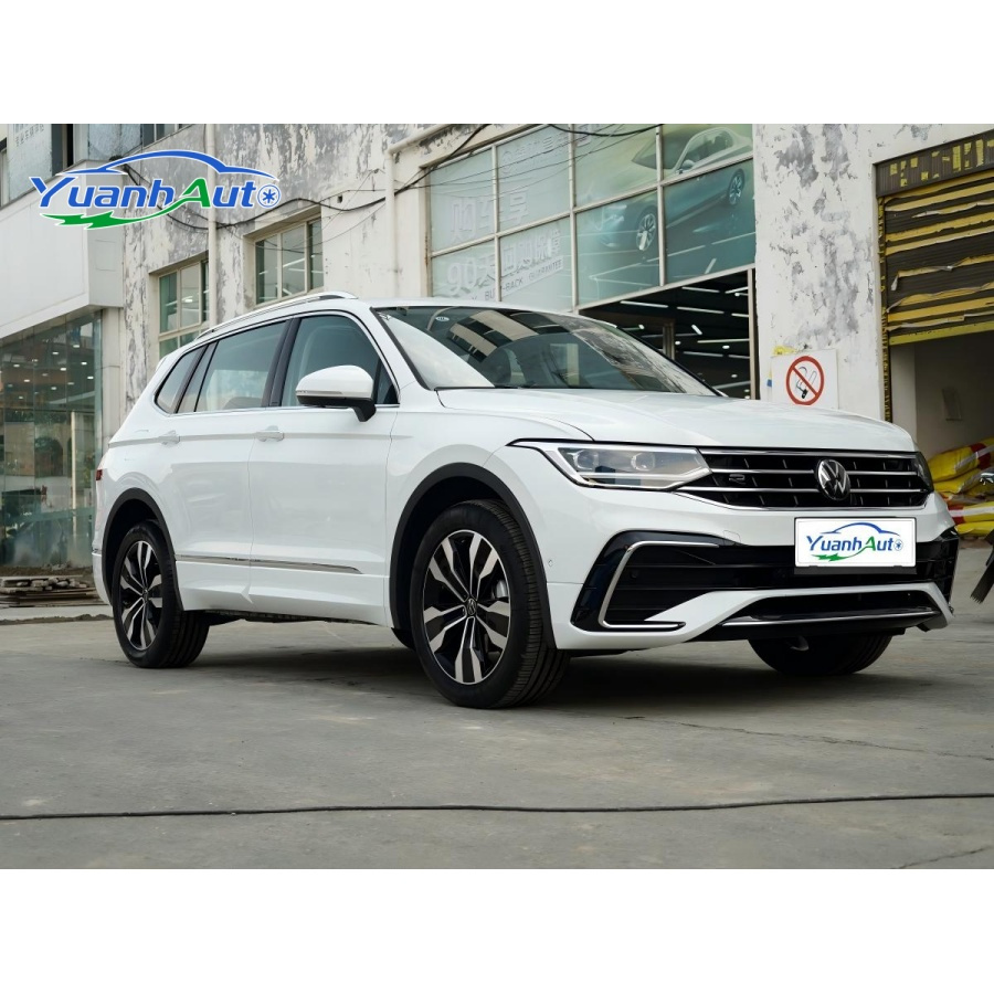 2024 Tiguan L vehicle photo 1