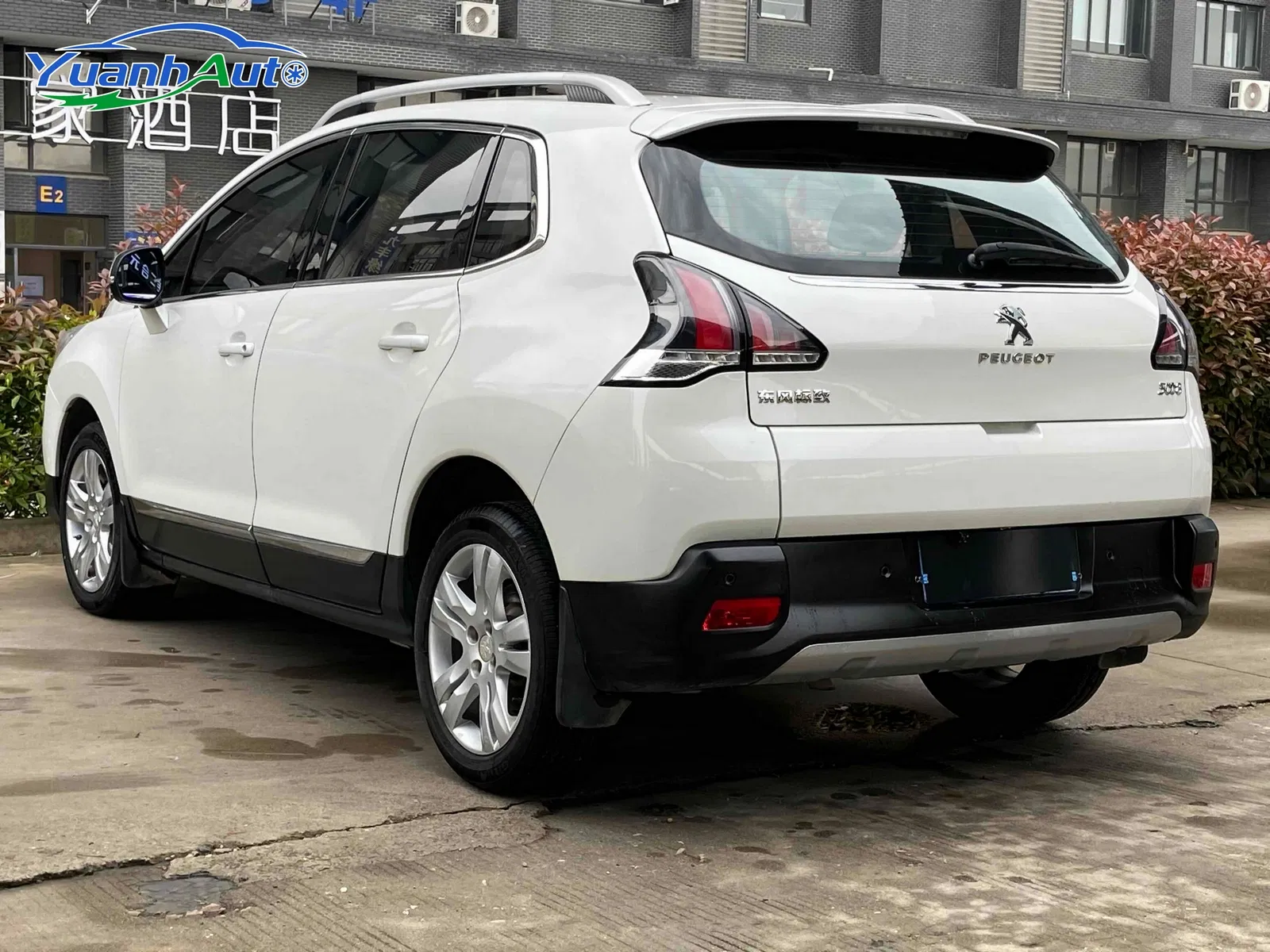2018 Peugeot 3008 Petrol SUV — source image 12