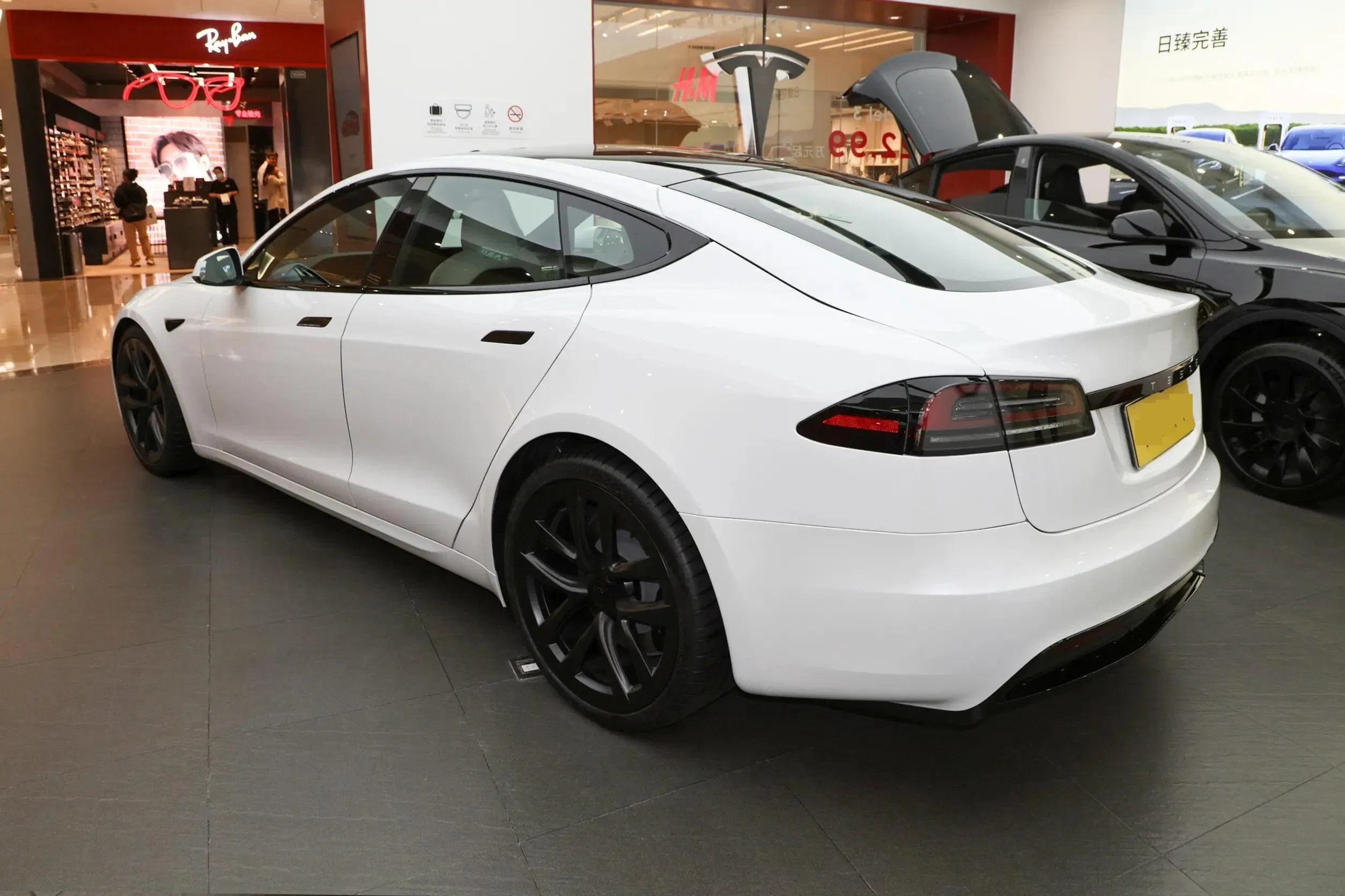 2023 Tesla model s vehicle photo 7