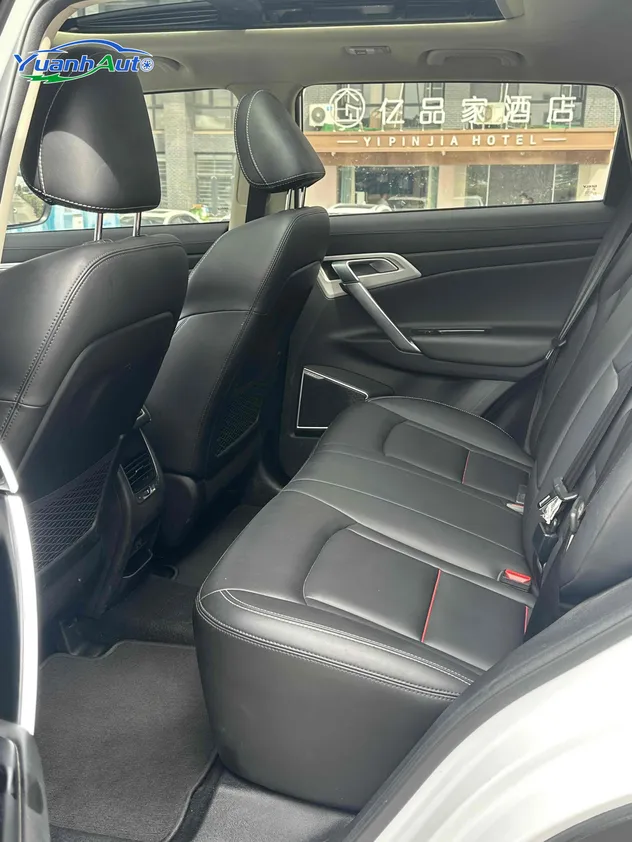 2018 Geely Atlas Petrol SUV — source image 16