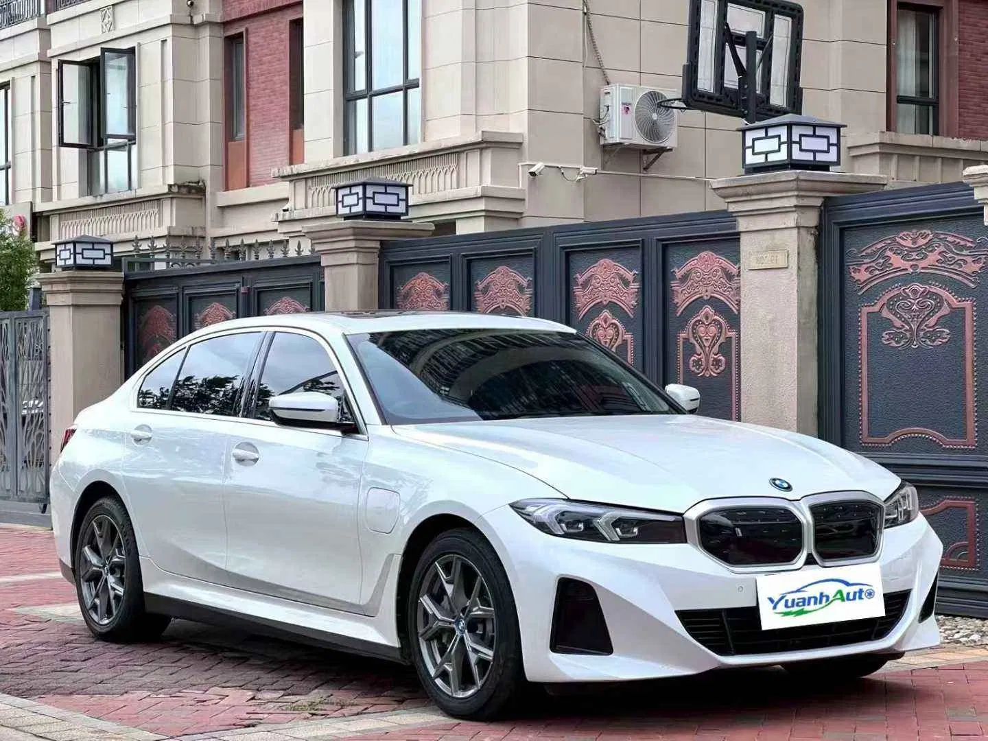 2022 BMW i3 vehicle photo 4