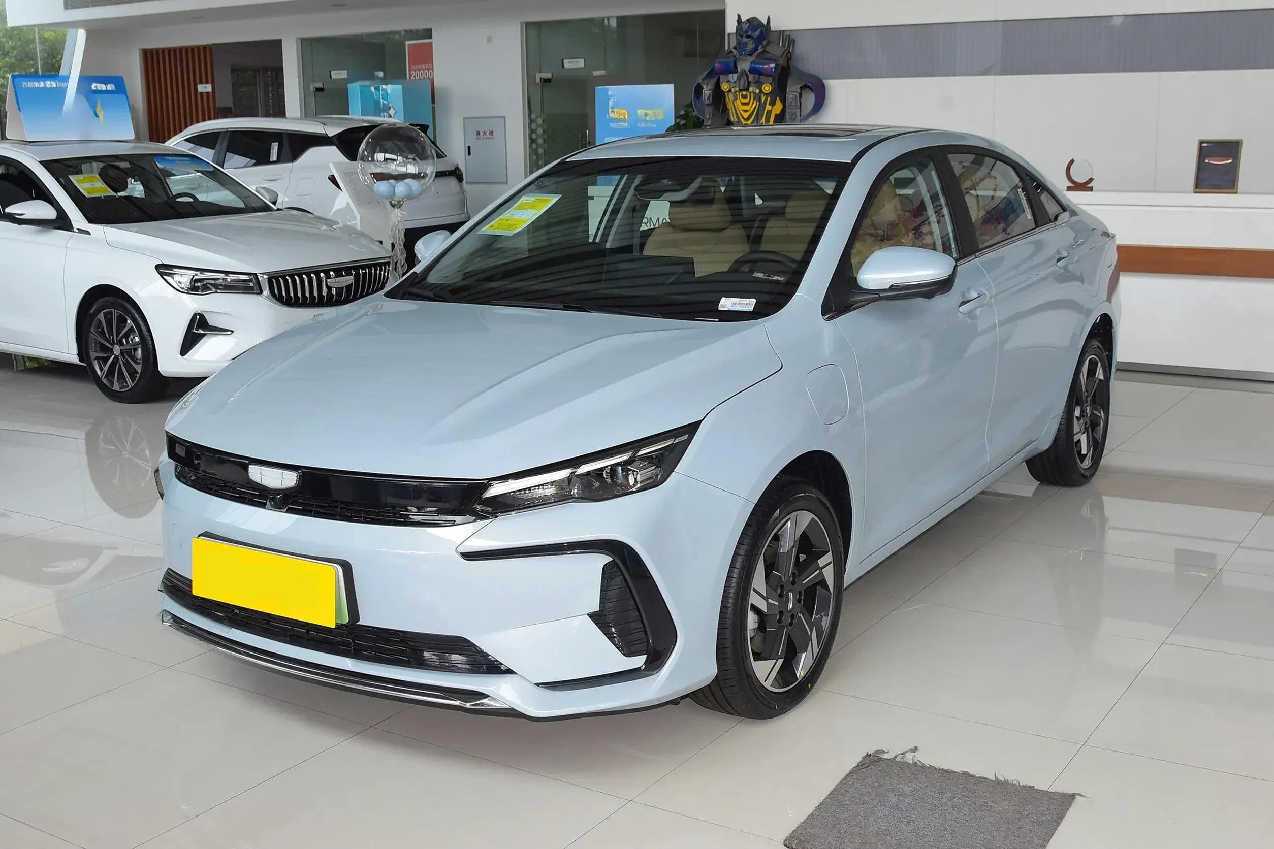 Geely Emgrand L Hip vehicle photo 4