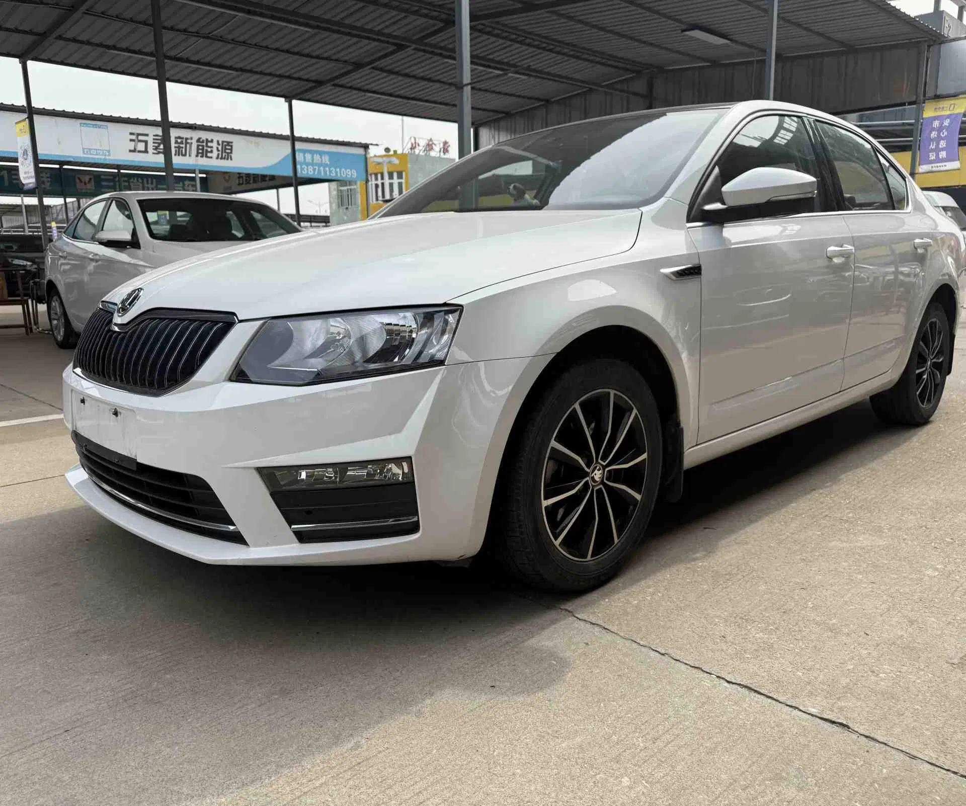 2017 Skoda Octavia Petrol Sedan — source image 8
