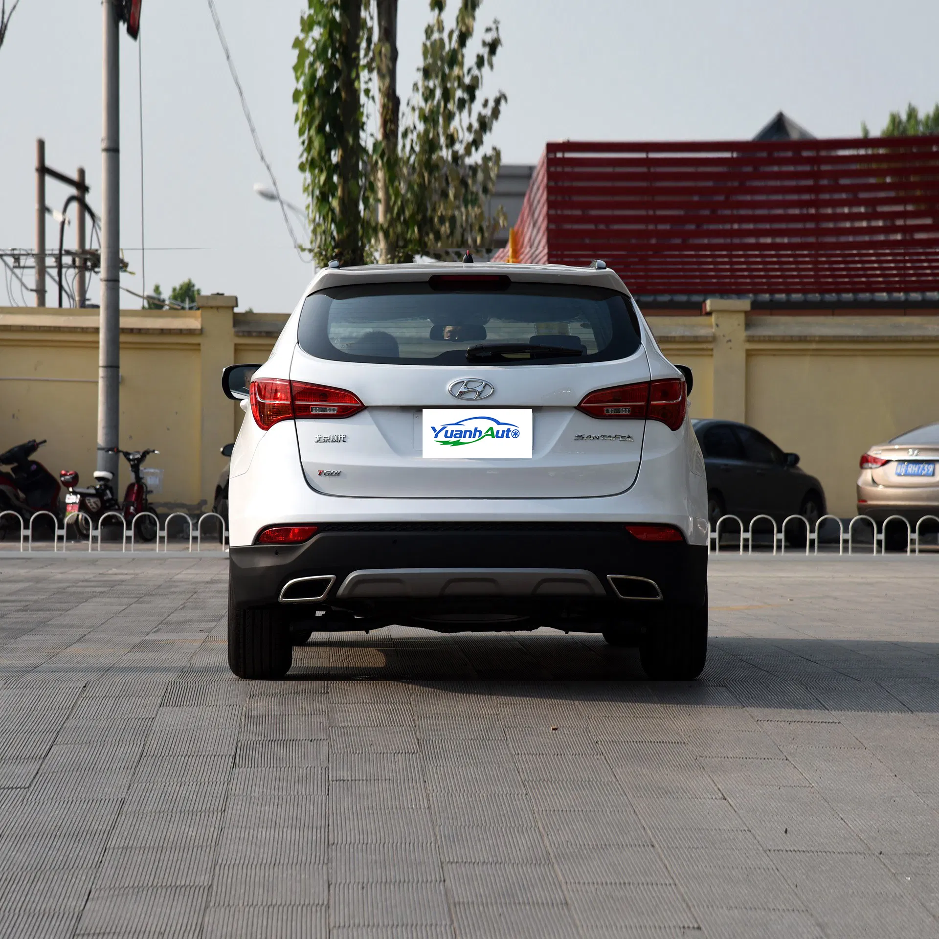 Hyundai Santa Fe 2.0T SUV — source image 12