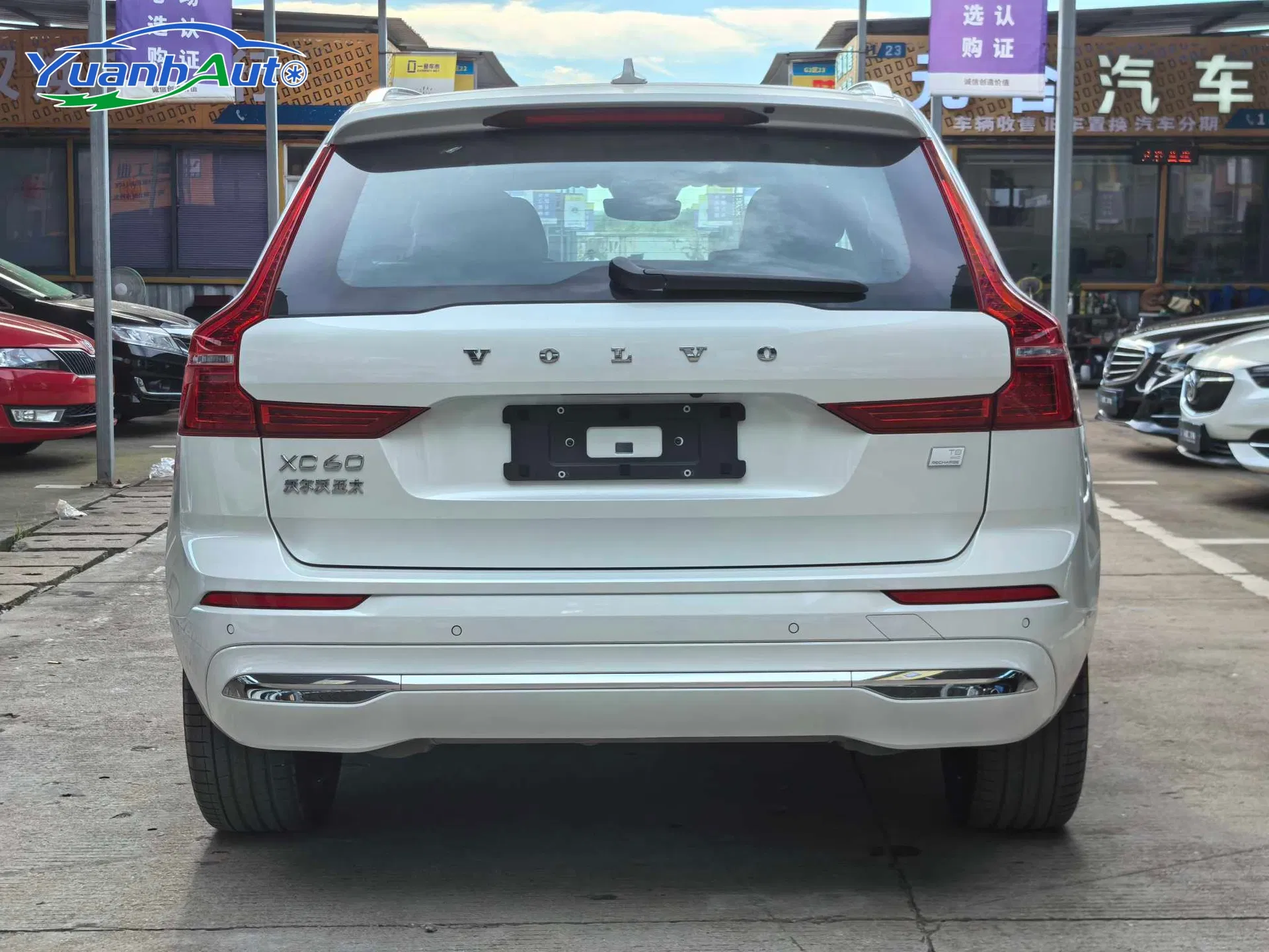 2023 Volvo XC60 Hybrid SUV — source image 13