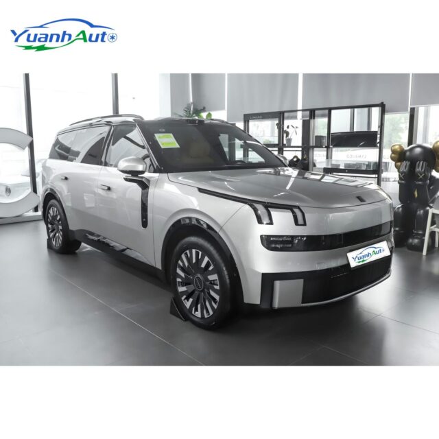 900 vehicle photo 1