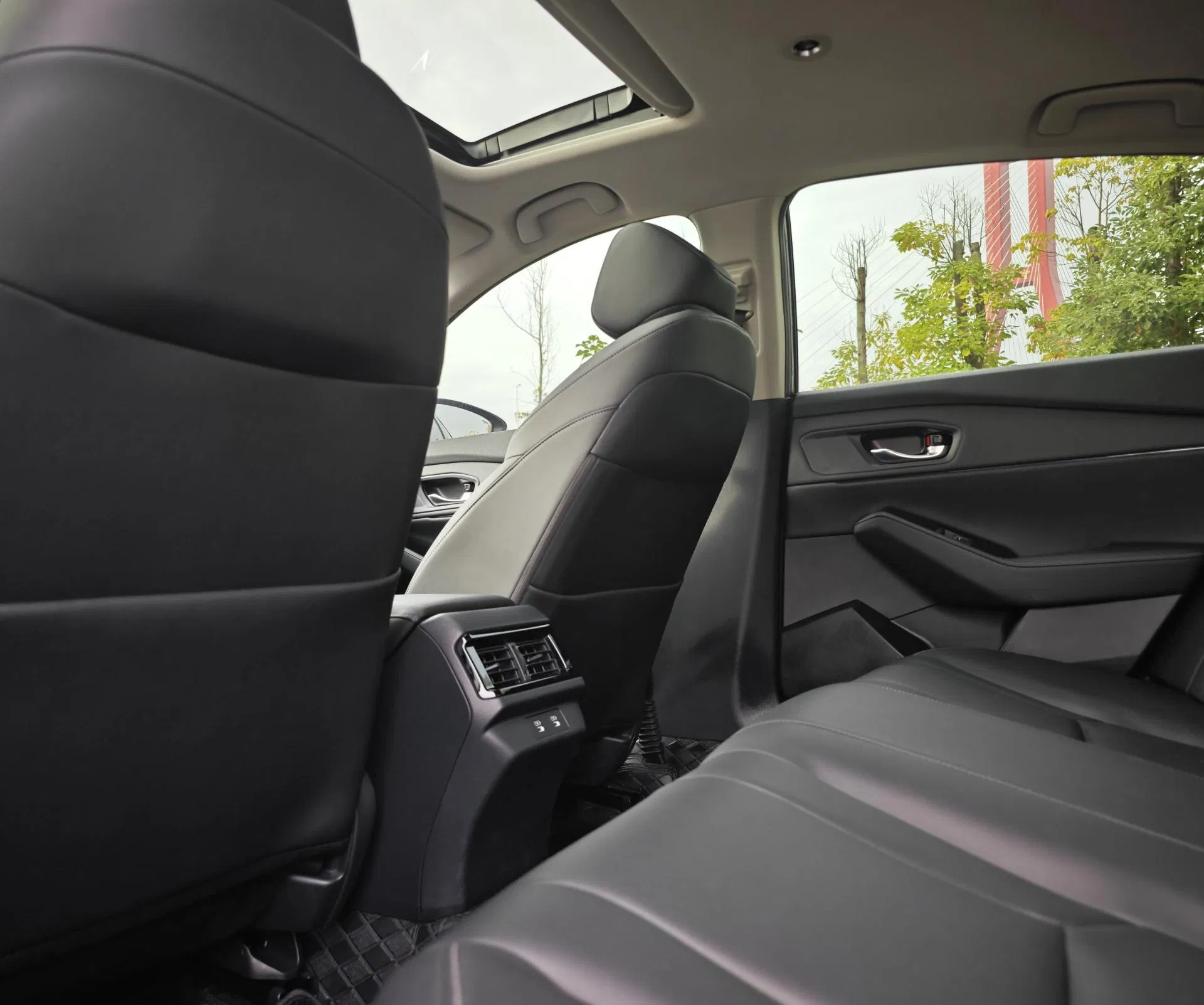 2023 Honda Accord 2.0L Hybrid Sedan — source image 15