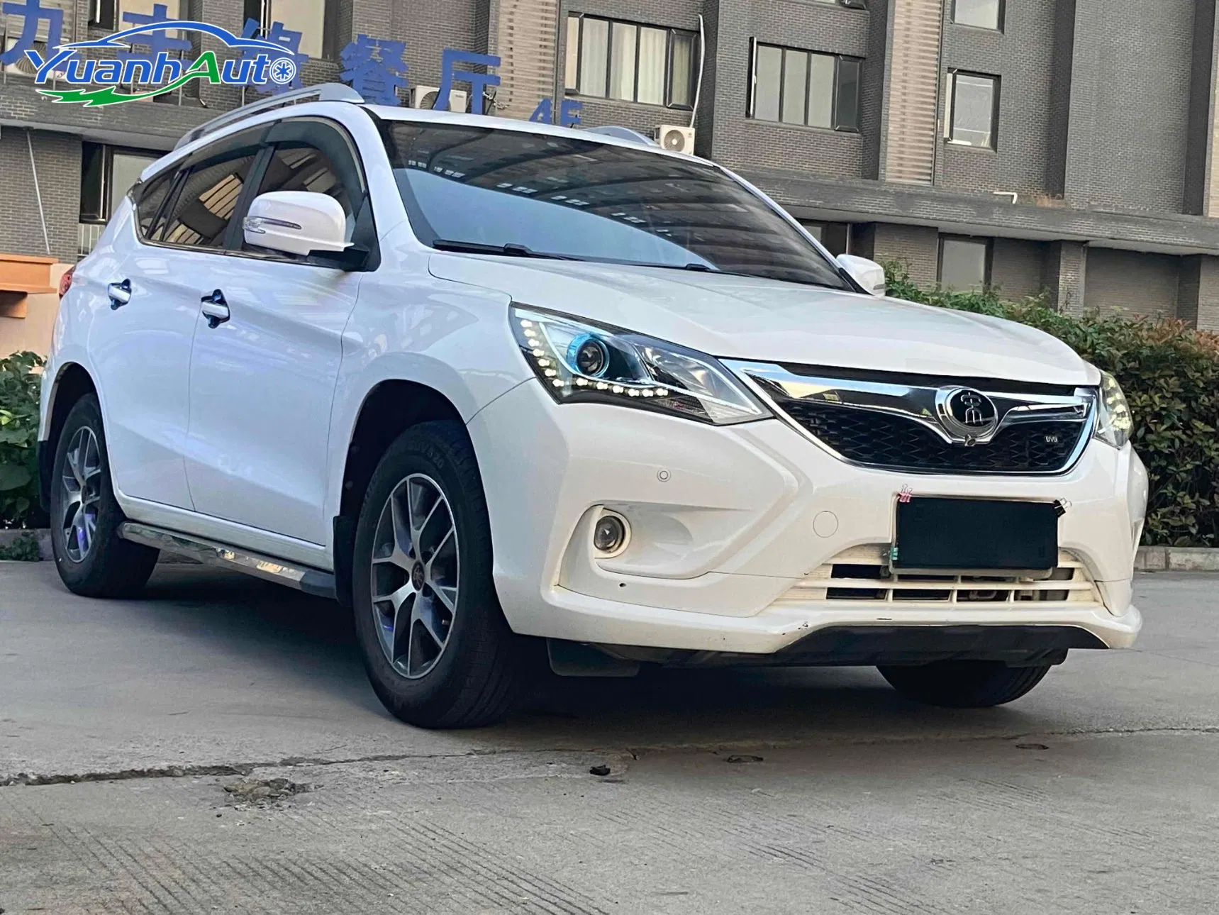 2017 BYD Song Petrol SUV — source image 2