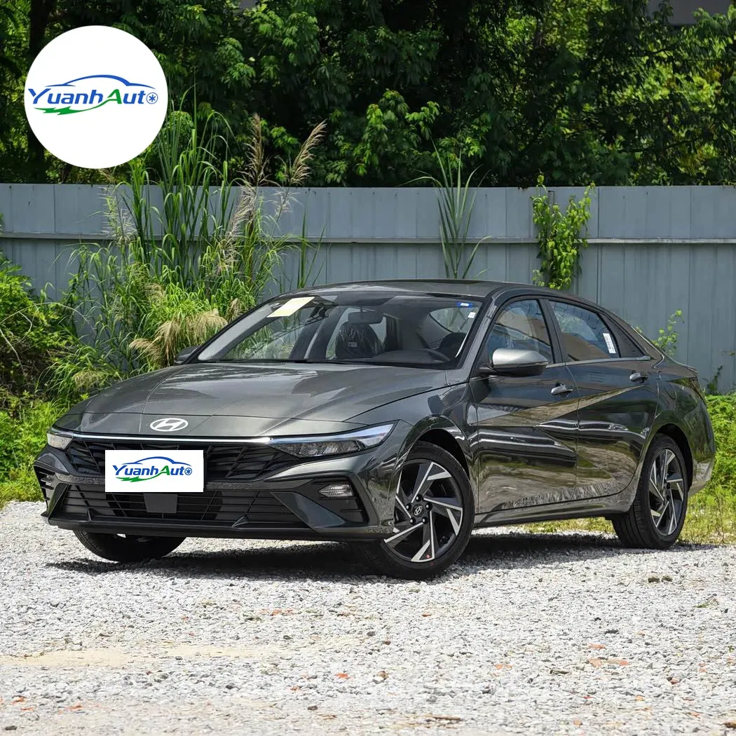 Hyundai Elantra vehicle photo 3