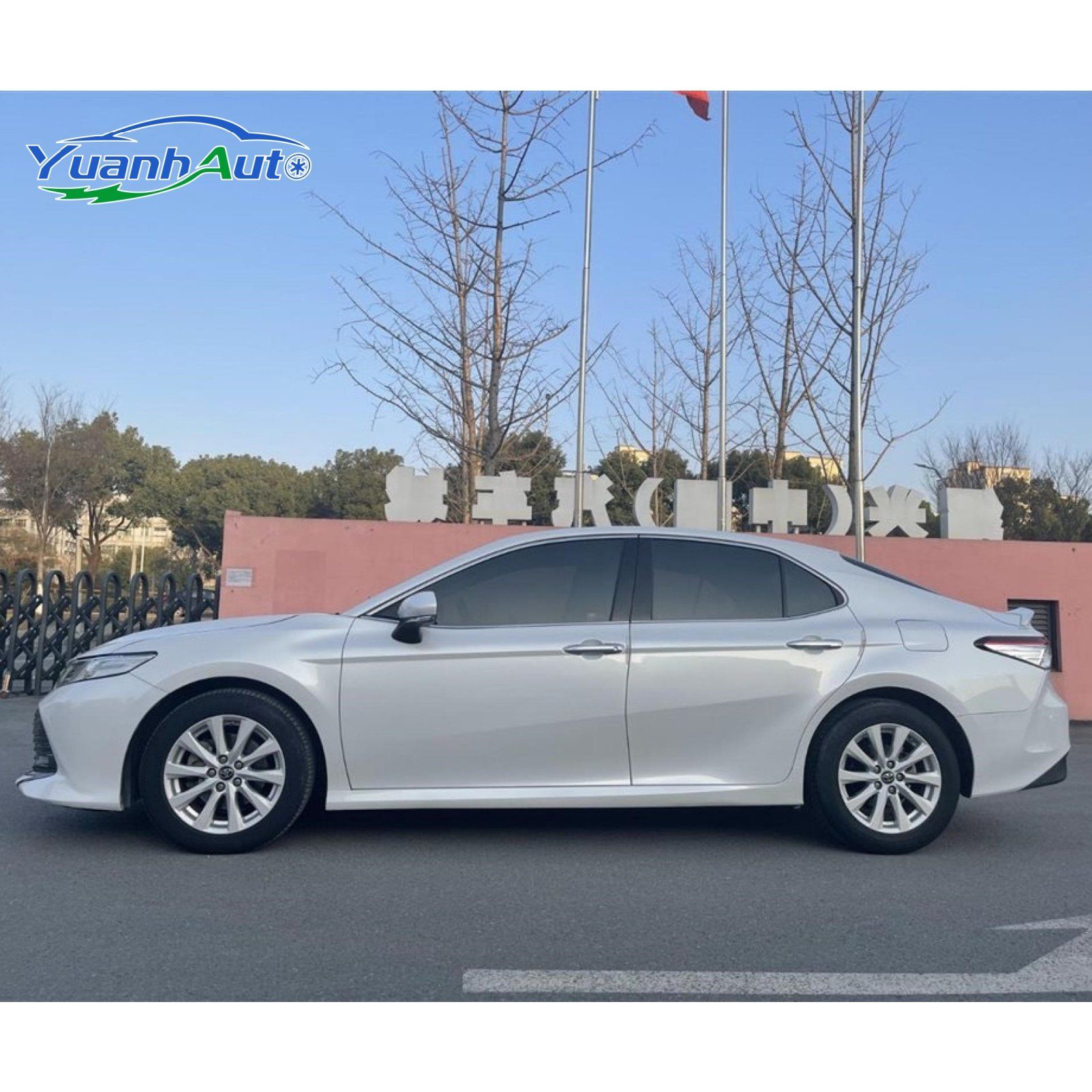 2018 Toyota Camry vehicle photo 1