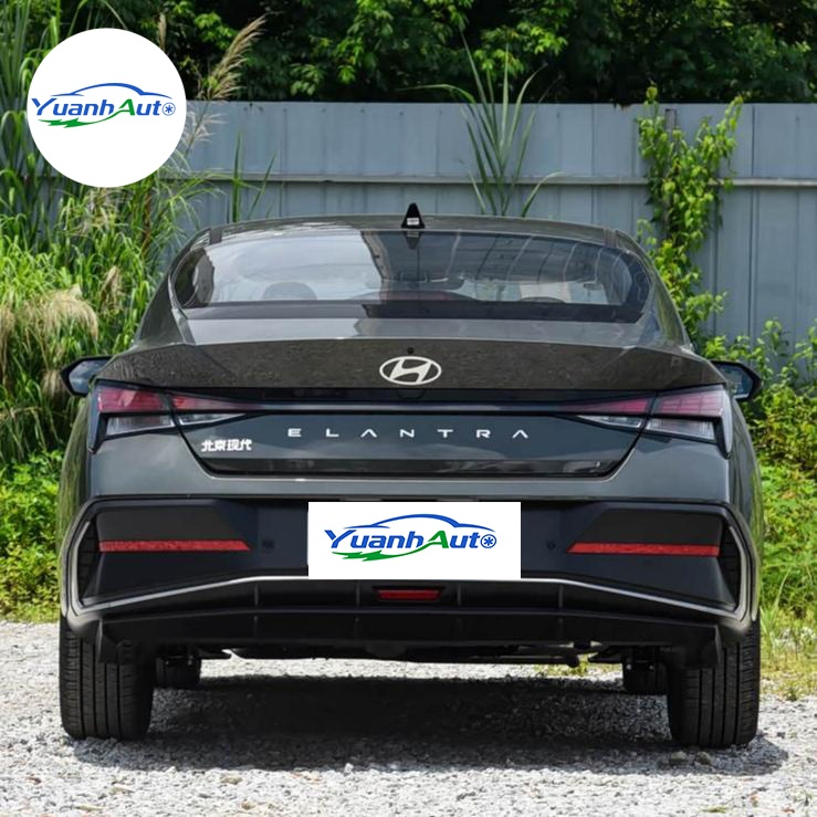 2025 Hyundai Elantra vehicle photo 6