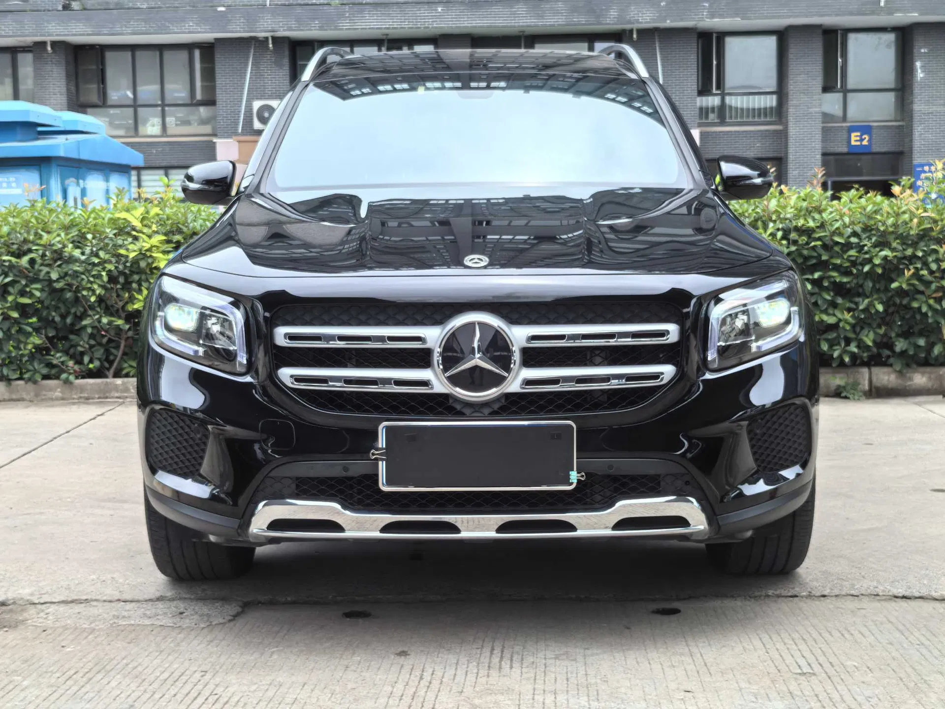 2023 Mercedes-Benz GLB 220 Petrol SUV — source image 9