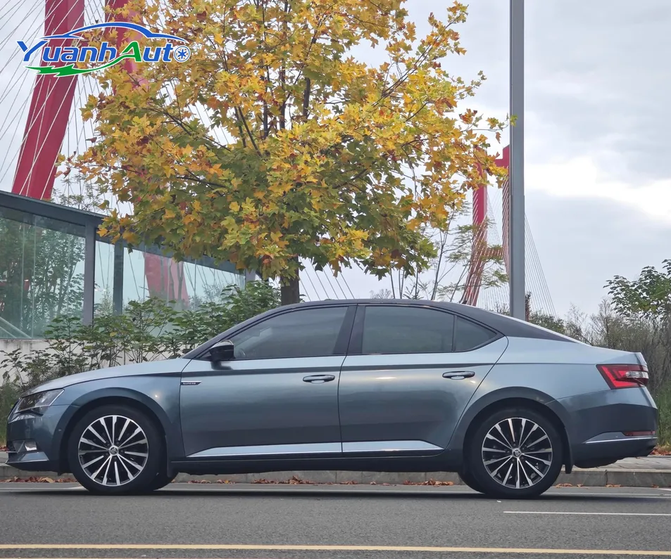 2016 Skoda Superb Sedan — source image 11