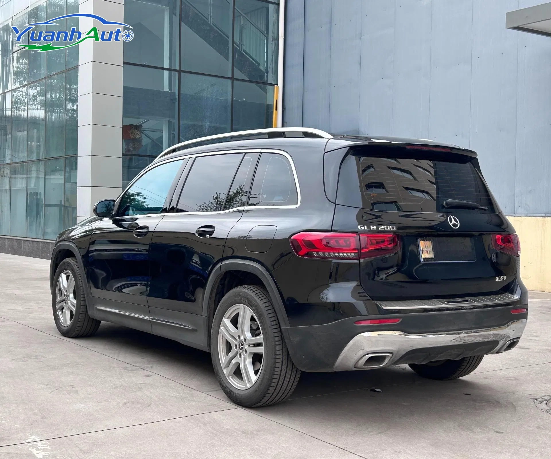 2023 Mercedes-Benz GLB Petrol SUV — source image 13