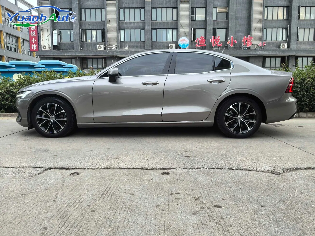 2021 Volvo S60 Petrol Sedan — source image 5