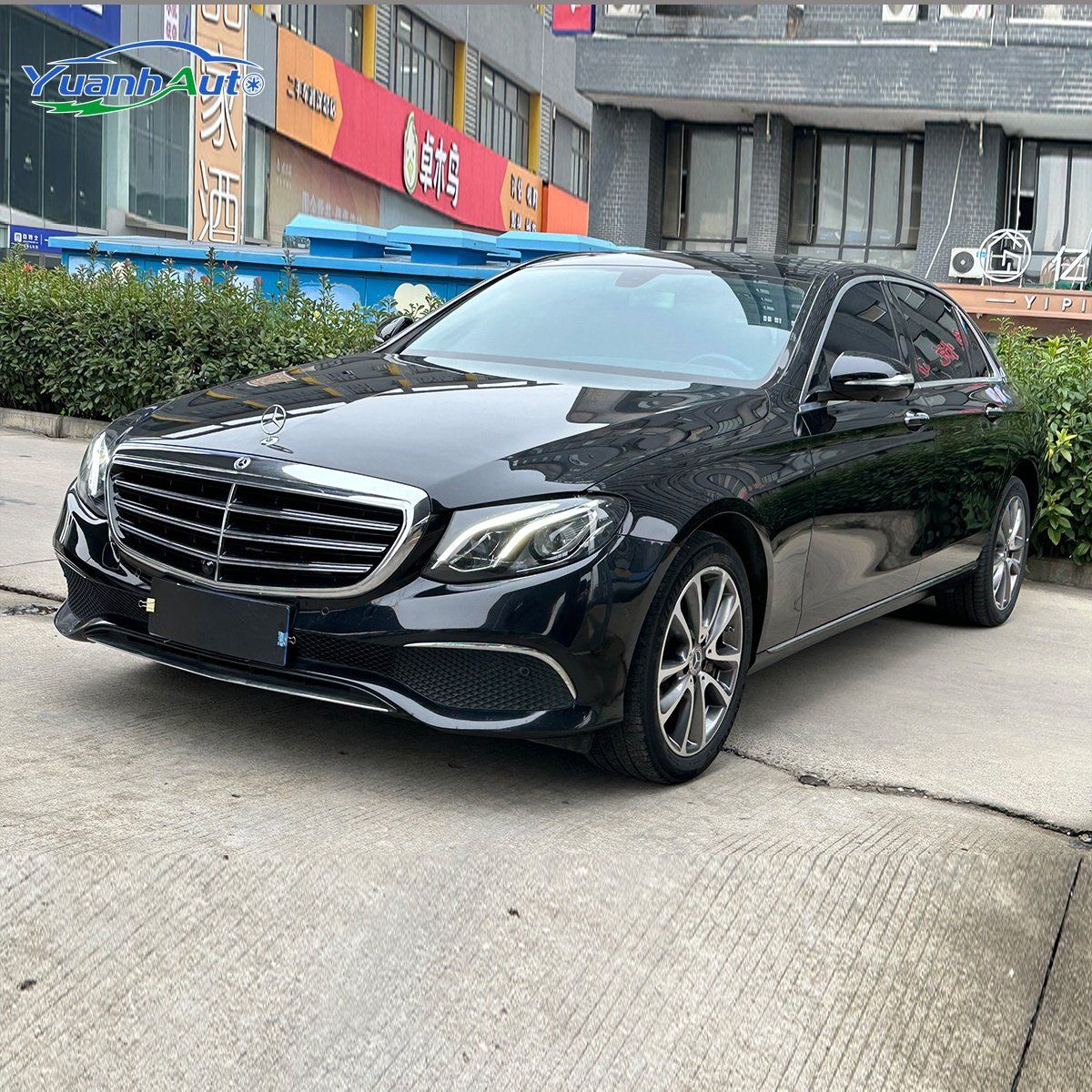 2019 Mercedes-Benz E 300 L Petrol Sedan — source image 1