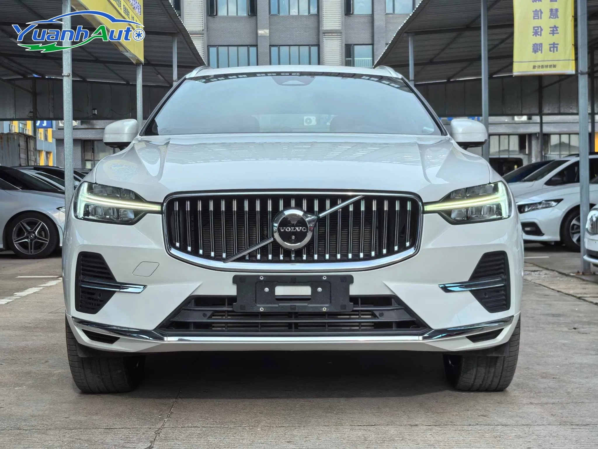 2023 Volvo XC60 vehicle photo 4