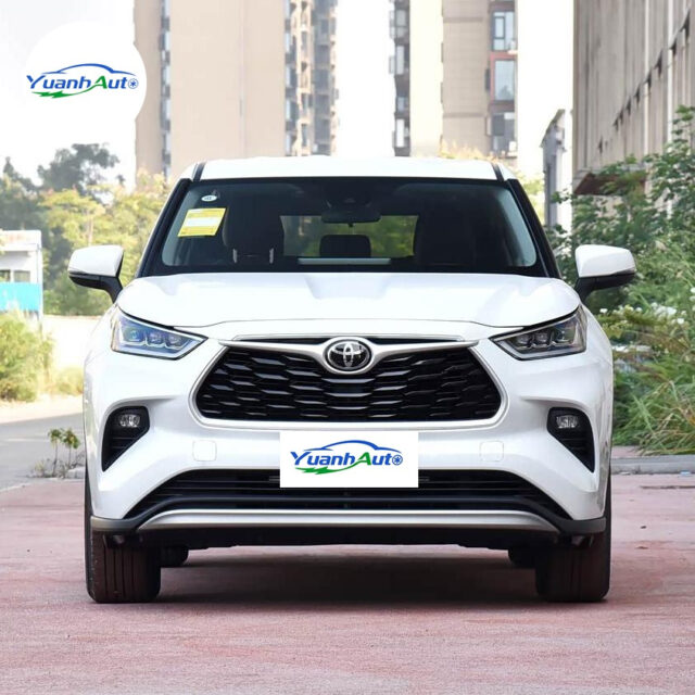 Toyota Highlander vehicle photo 1
