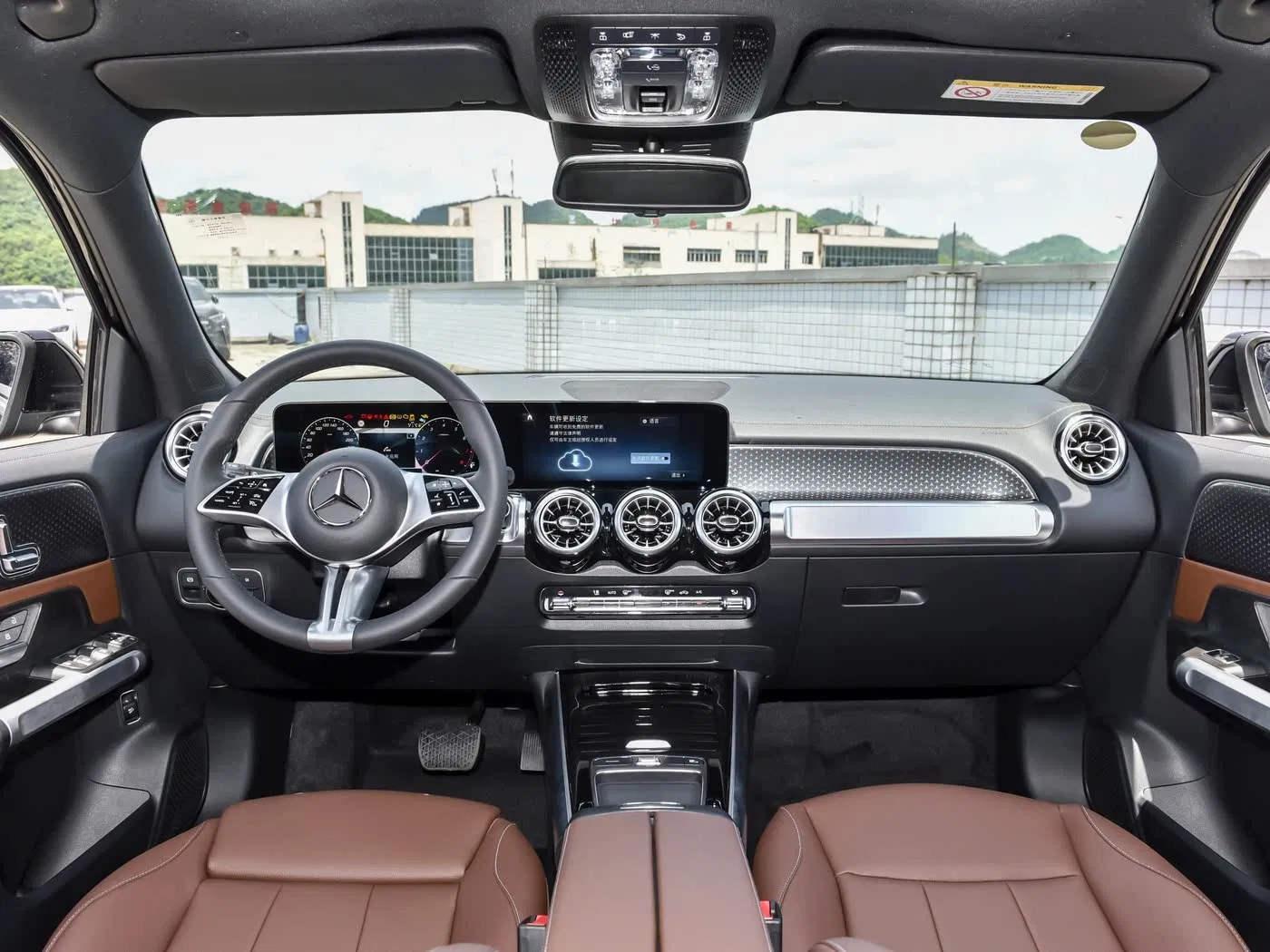2025 Benz GLB200 vehicle photo 7