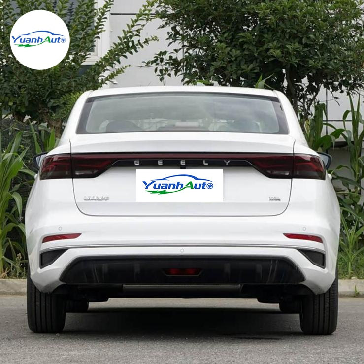 Geely Emgrand vehicle photo 6