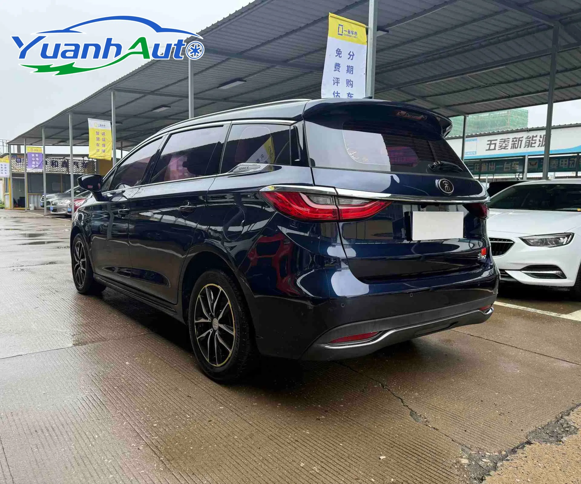 2017 BYD Song Max Petrol MPV — source image 14