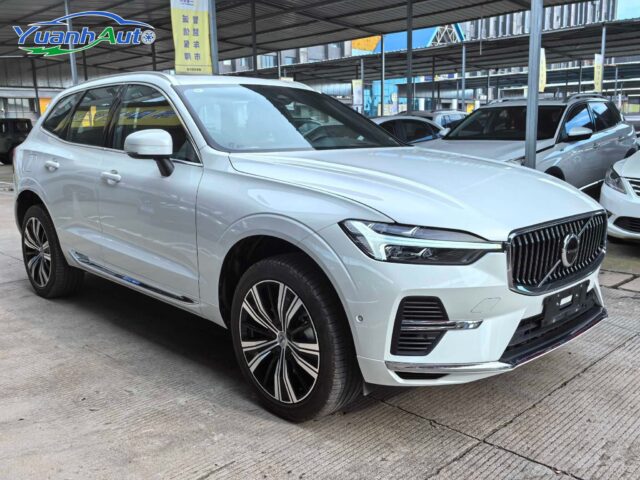 2023 Volvo XC60 vehicle photo 1