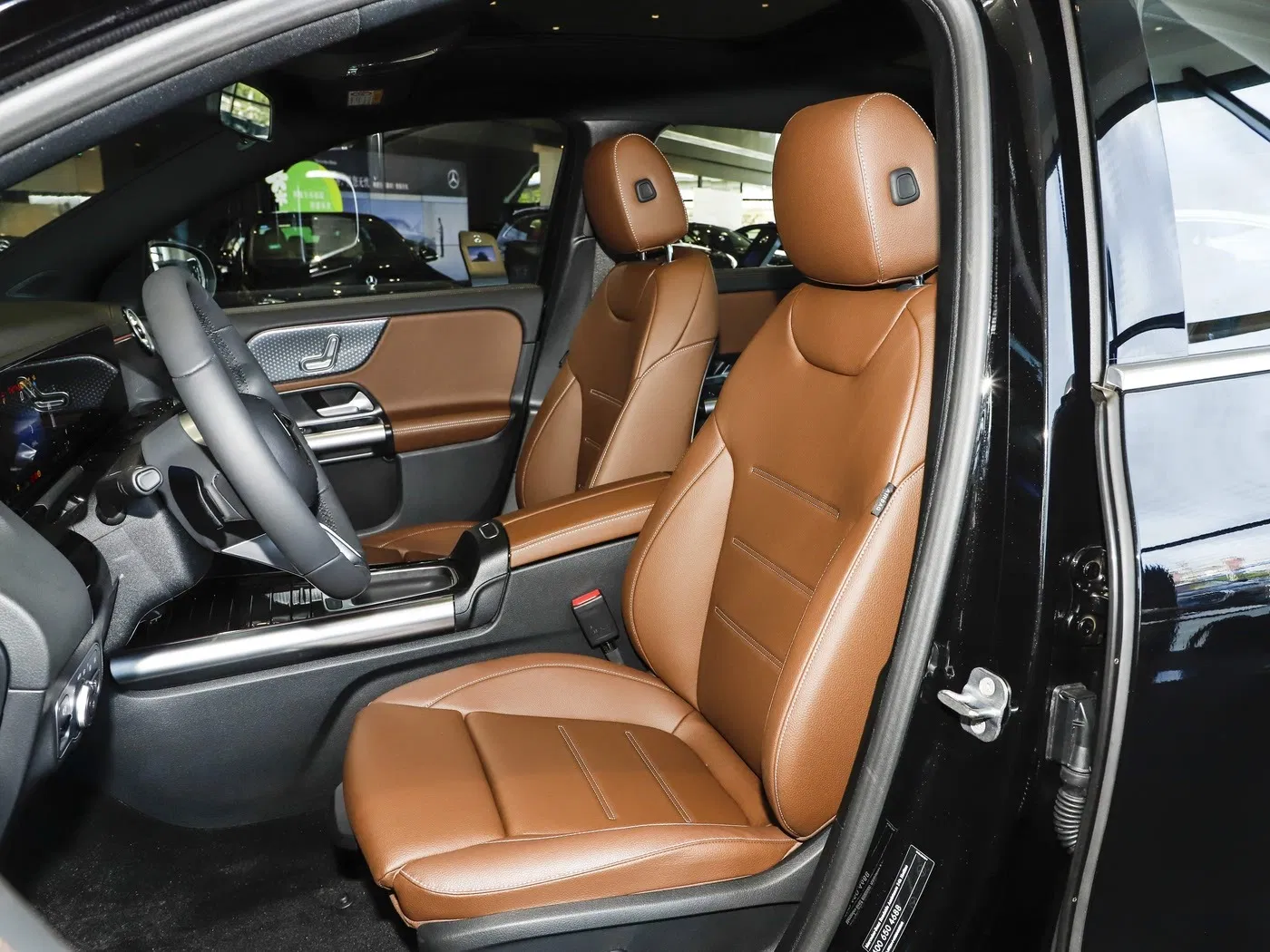2025 Mercedes-Benz GLA SUV — source image 10