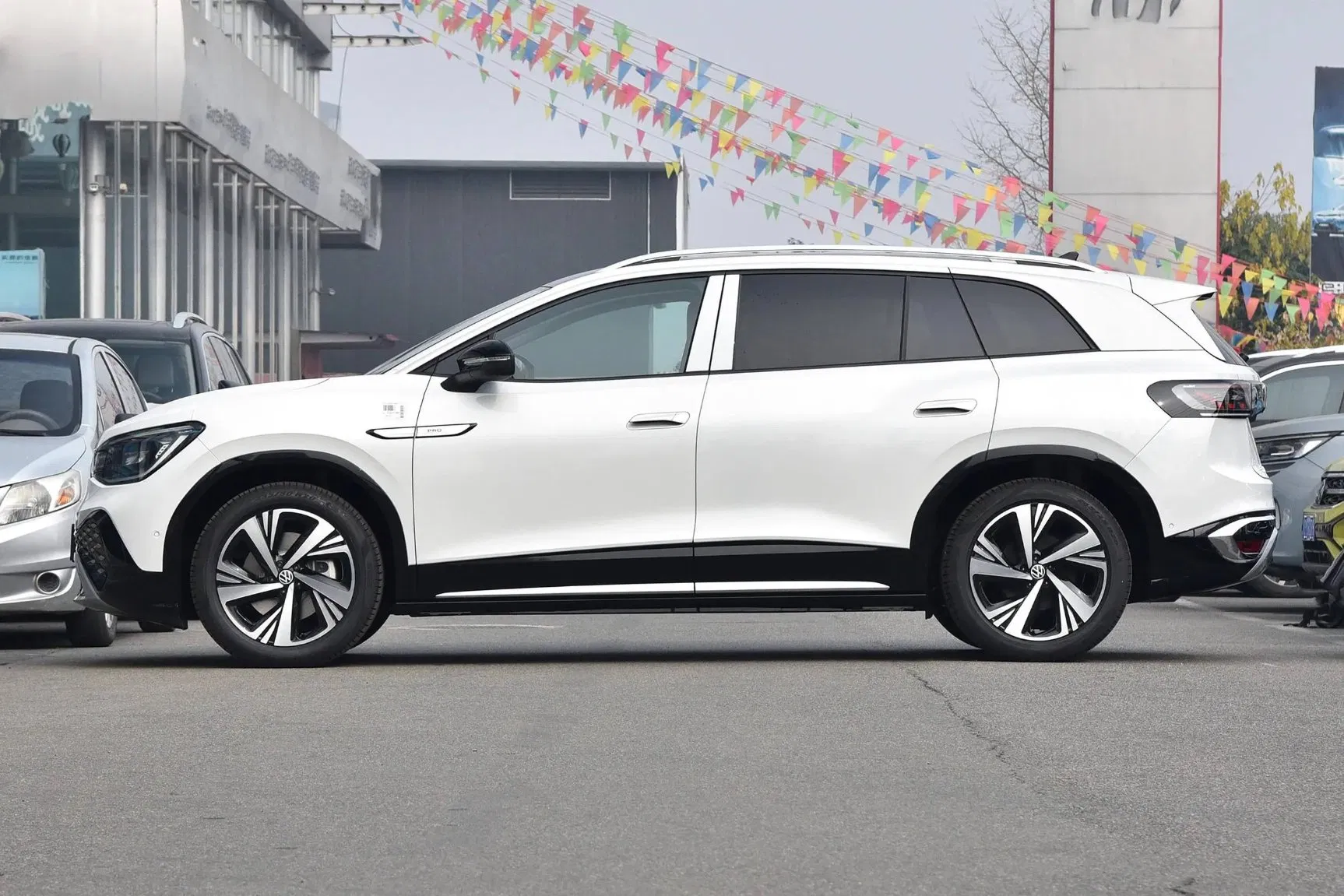 2025 VW ID6 Crozz vehicle photo 3