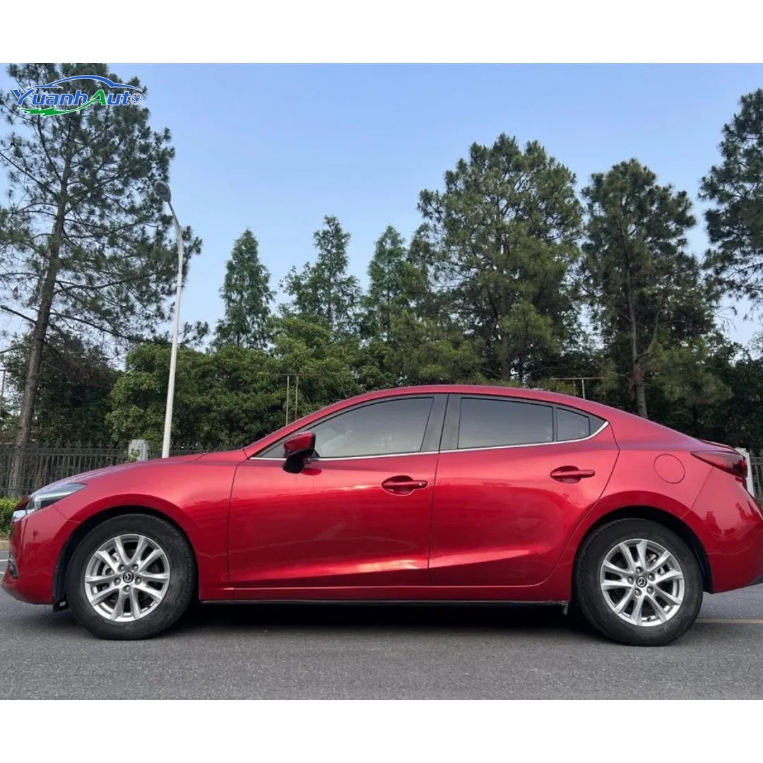 2017 Mazda Axela vehicle photo 4