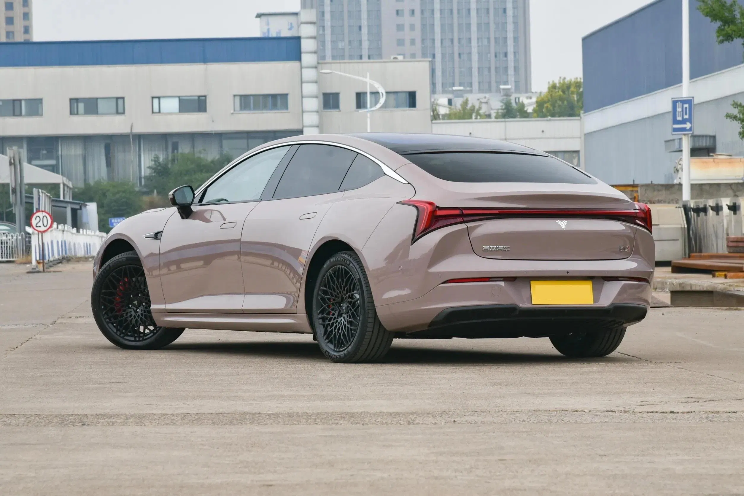 2025 Neta S vehicle photo 6