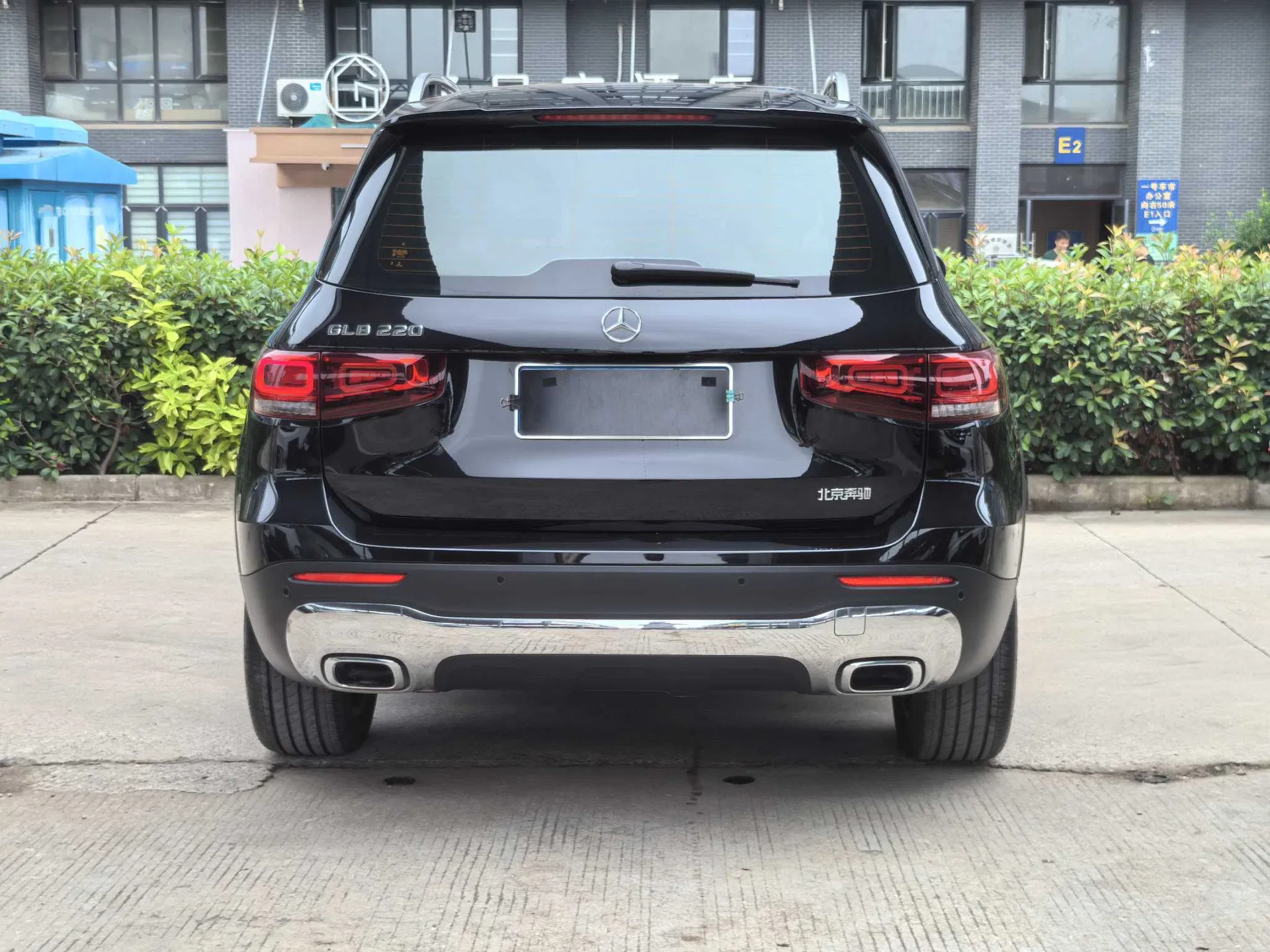 2023 Mercedes-Benz GLB 220 Petrol SUV — source image 13