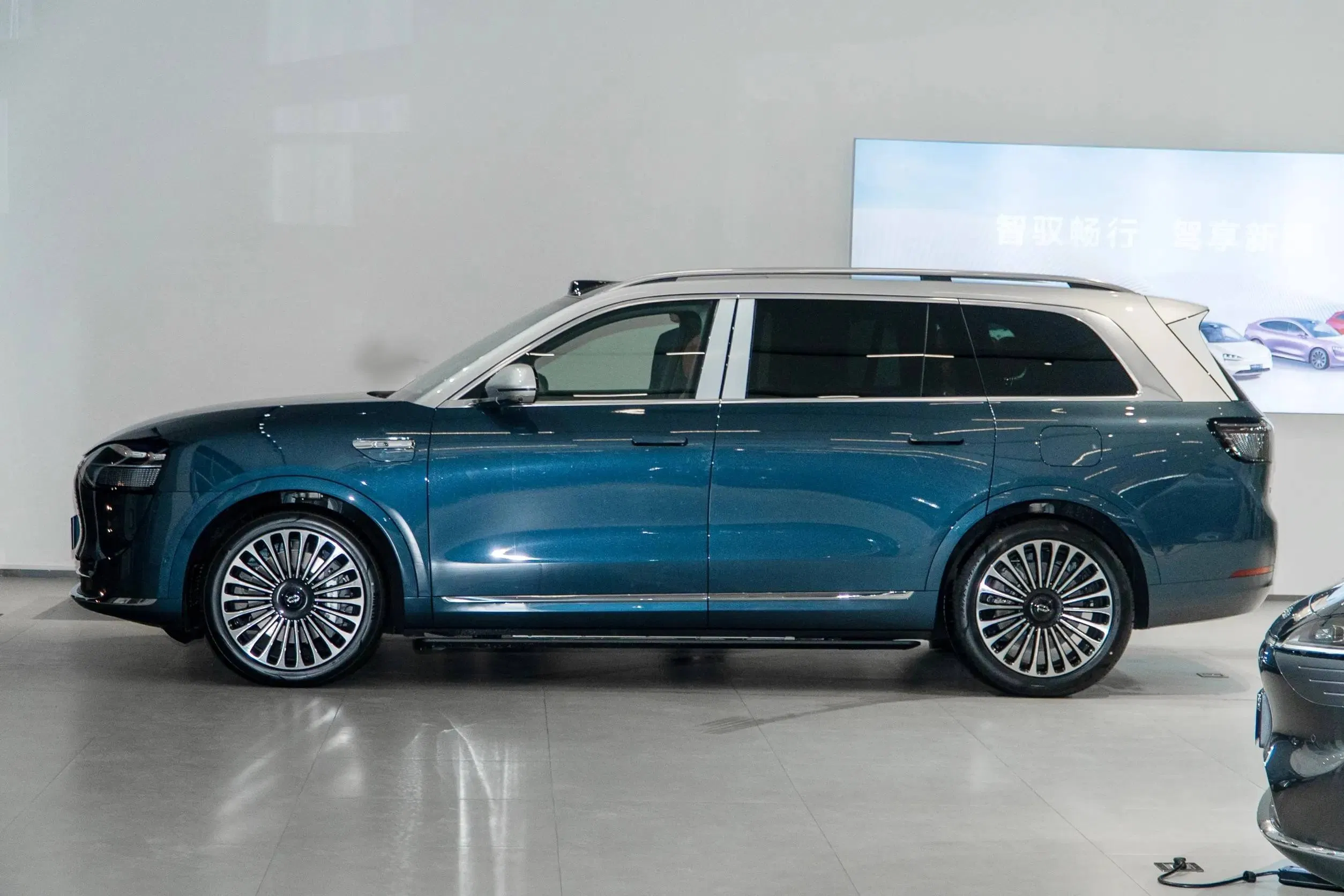 2024 Aito M9 vehicle photo 5