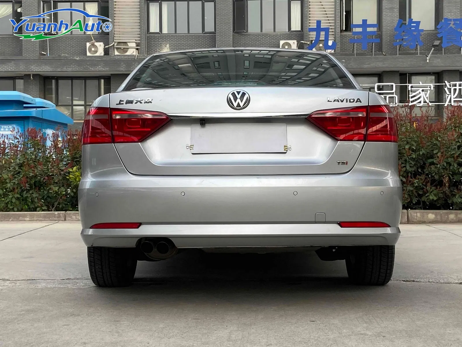 2014 Volkswagen Lavida Petrol Sedan — source image 12