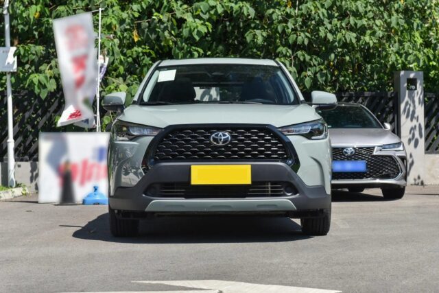 Toyota Corolla Cross vehicle photo 1