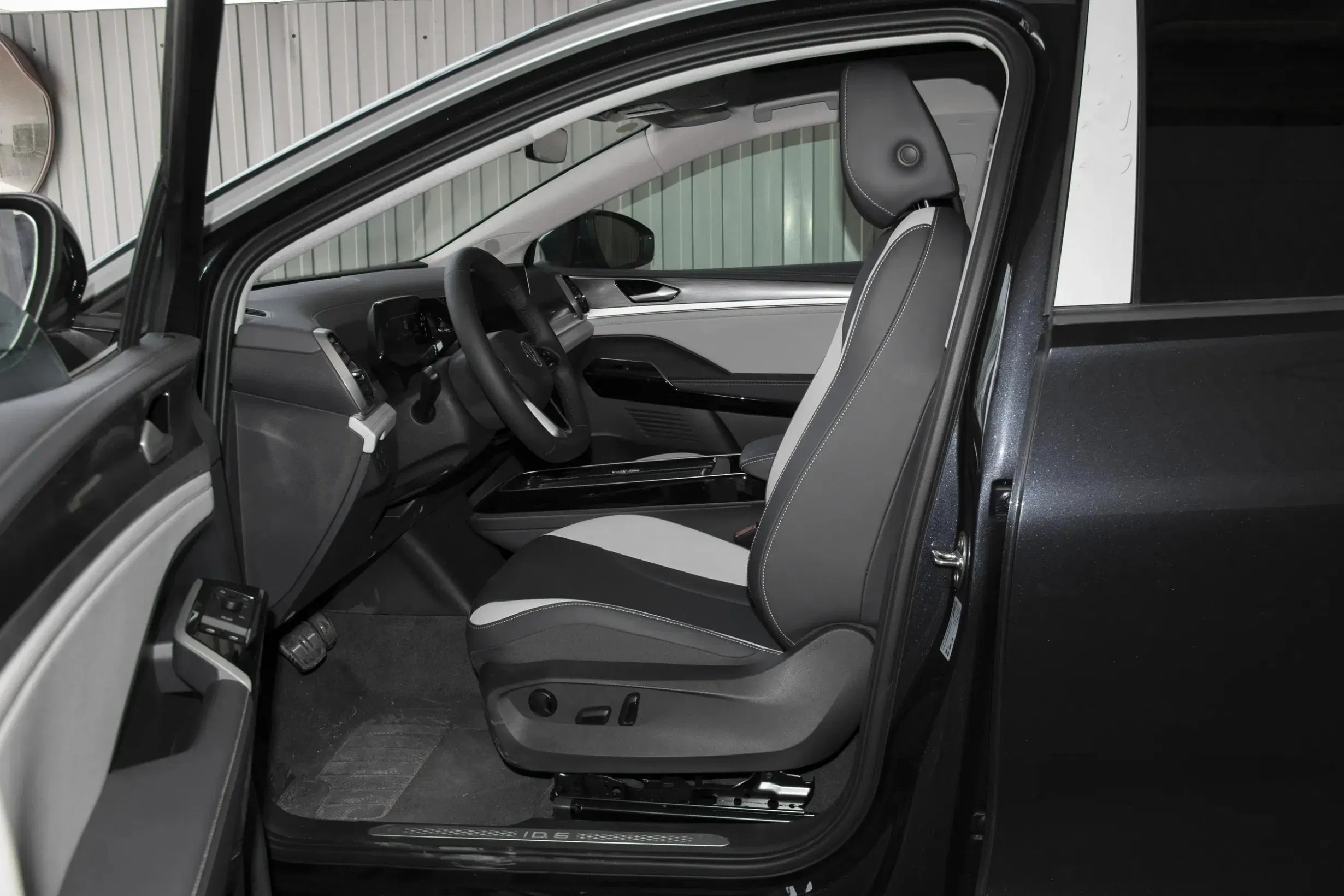 2025 VW ID6 Crozz vehicle photo 7
