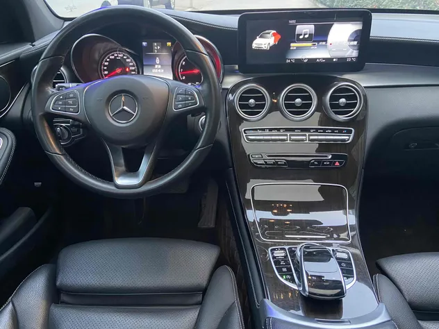 2017 Mercedes-Benz GLC 260 Petrol SUV — source image 17