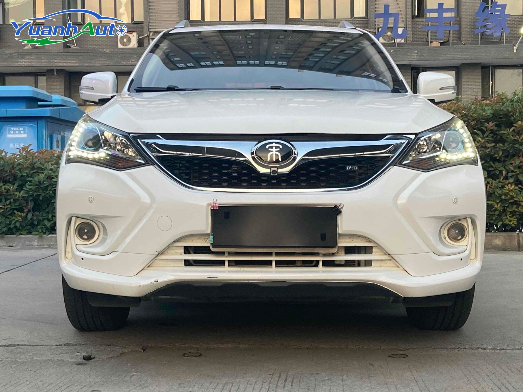 2017 BYD Song Petrol SUV — source image 1