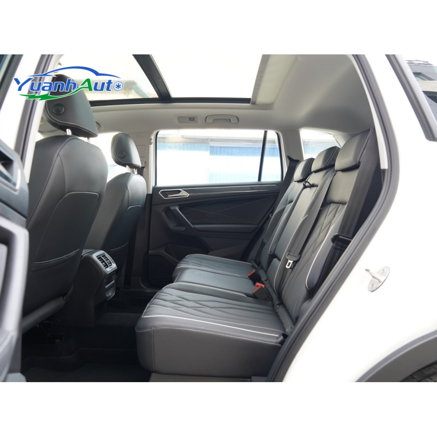 2024 Tiguan L vehicle photo 7